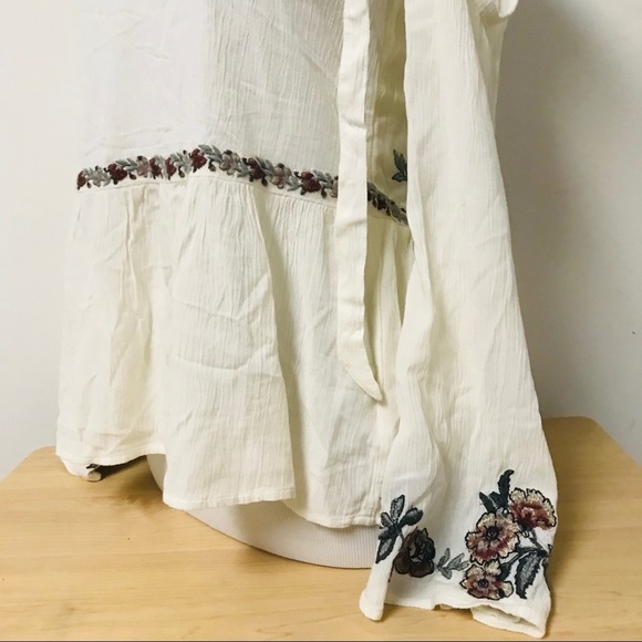 American Eagle Outfitters Cold Shoulder Blouse Top - Picture 3 of 5